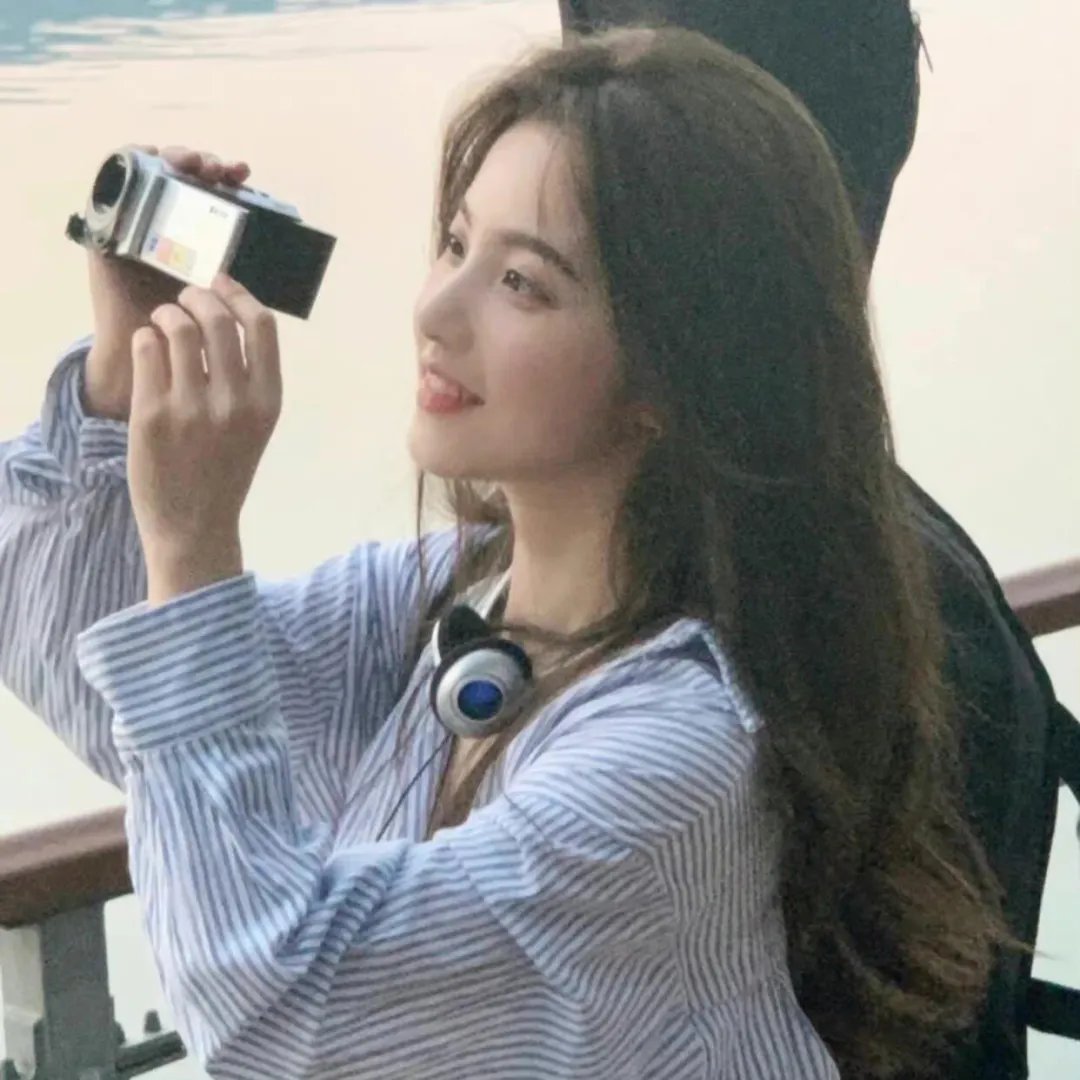 超级英雄女孩:星际游戏